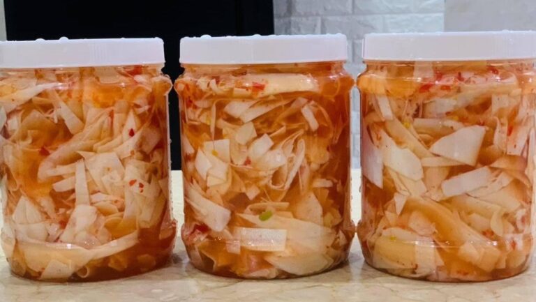 Cách làm măng chua với những nguyên liệu cơ bản