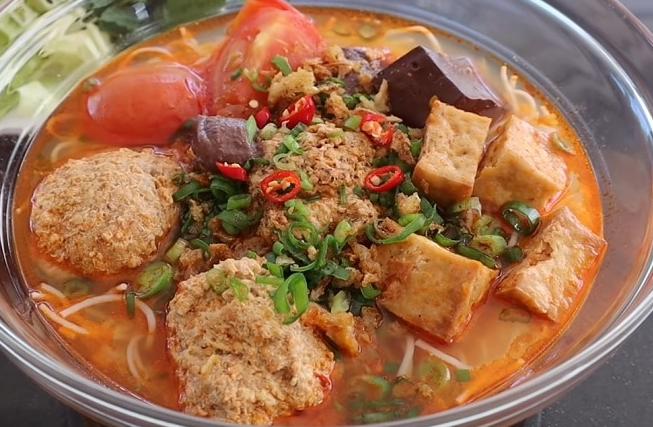 Cách nấu bún riêu thơm ngon, chuẩn vị như ngoài hàng và vô cùng đơn giản 3 Cách nấu bún riêu chuẩn vị như ngoài hàng tại bếp gia đình