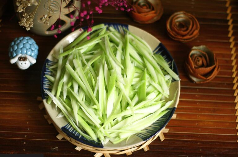 Cách thái bầu nấu canh bằng máy thái rau