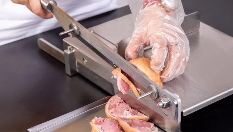 Cách Thái Thịt Chuẩn Xác Bằng Máy Thái Thịt Giúp Tiết Kiệm Thời Gian 1 Cách thái thịt bằng máy thái thịt đem lại nhiều lợi ích