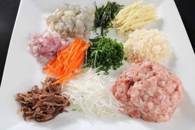 Cách Làm Chả Giò Giòn Rụm, Thơm Ngon Chuẩn Vị - Dễ Làm Tại Nhà 1 Chuẩn bị đầy đủ các nguyên liệu với cách làm chả giò chuẩn vị