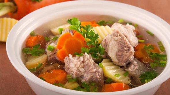 Canh cà rốt hầm xương