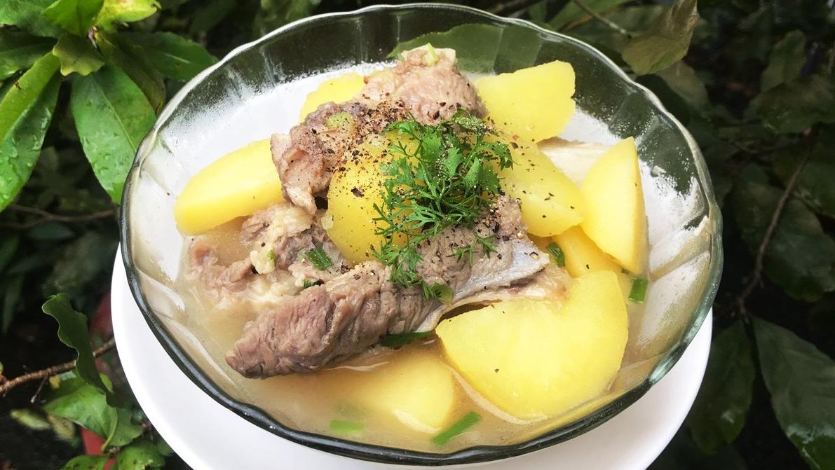 Canh khoai tây nấu sườn
